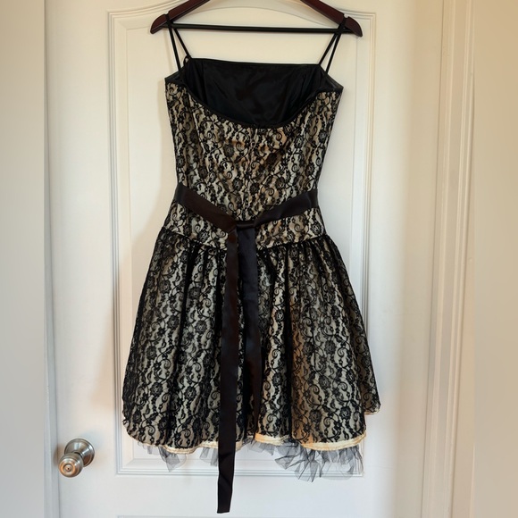 Women Dress Strapless - Picture 2 of 8